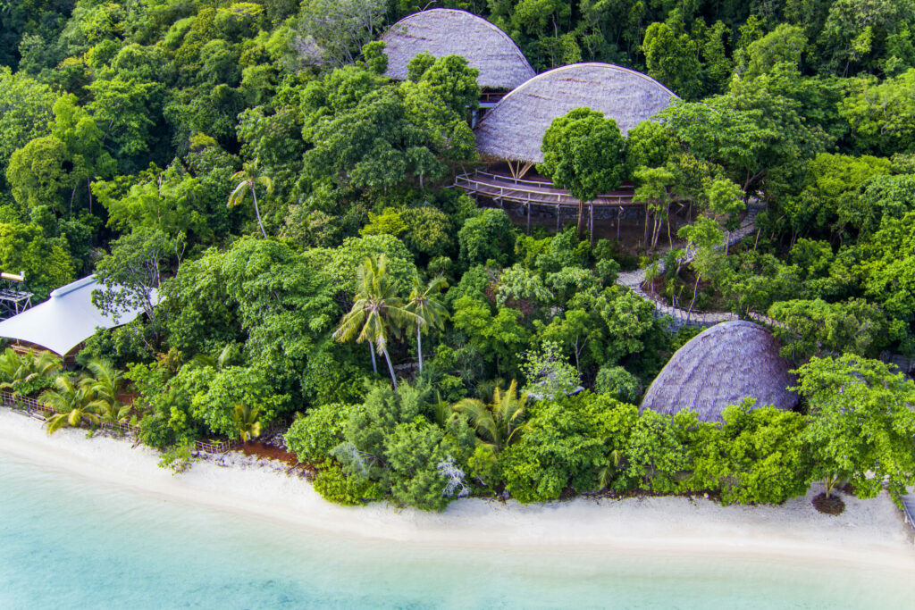 It’s time you retreated to Bawah Island, a luxurious tropical Indonesian haven that home to Asia’s newest ‘natural-lux’ retreat.