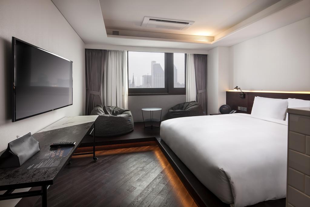 If you’re Seoul-bound and looking for stylish digs that incorporate sensational design with cutting-edge technology, Glad Live Gangnam will be glad to see you.
