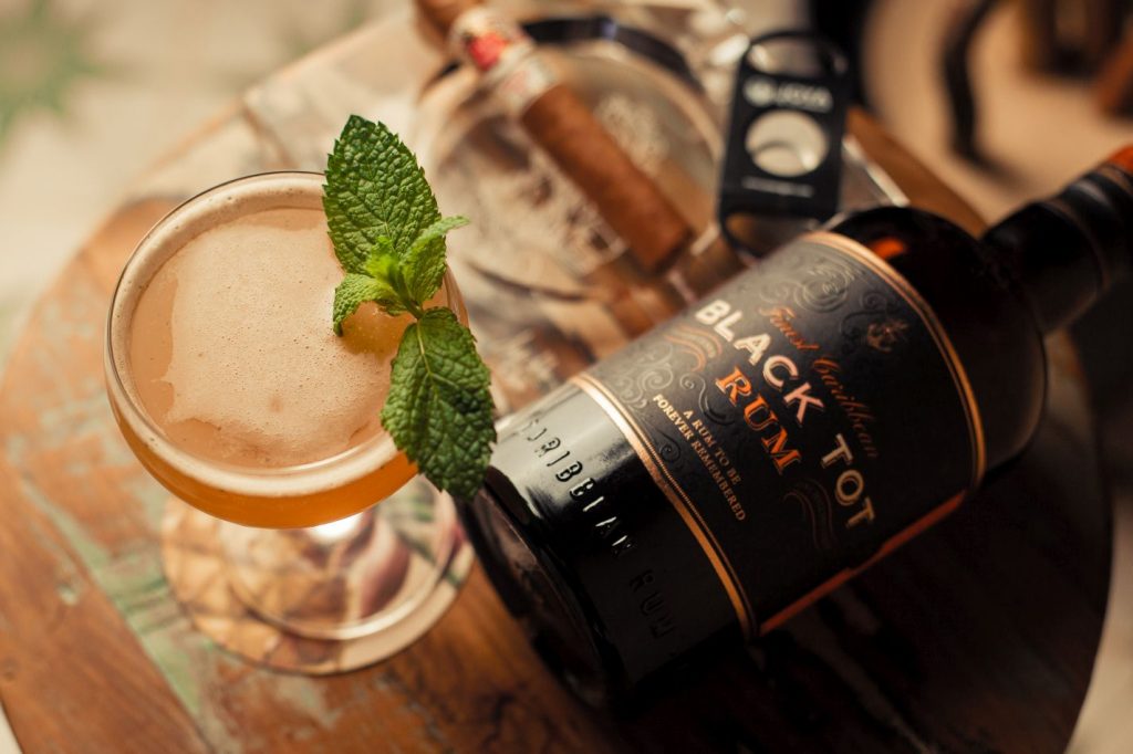 Hong Kong's newest cocktail divan, The Daily Tot, features a solid concept that's backed up by brilliant execution. 