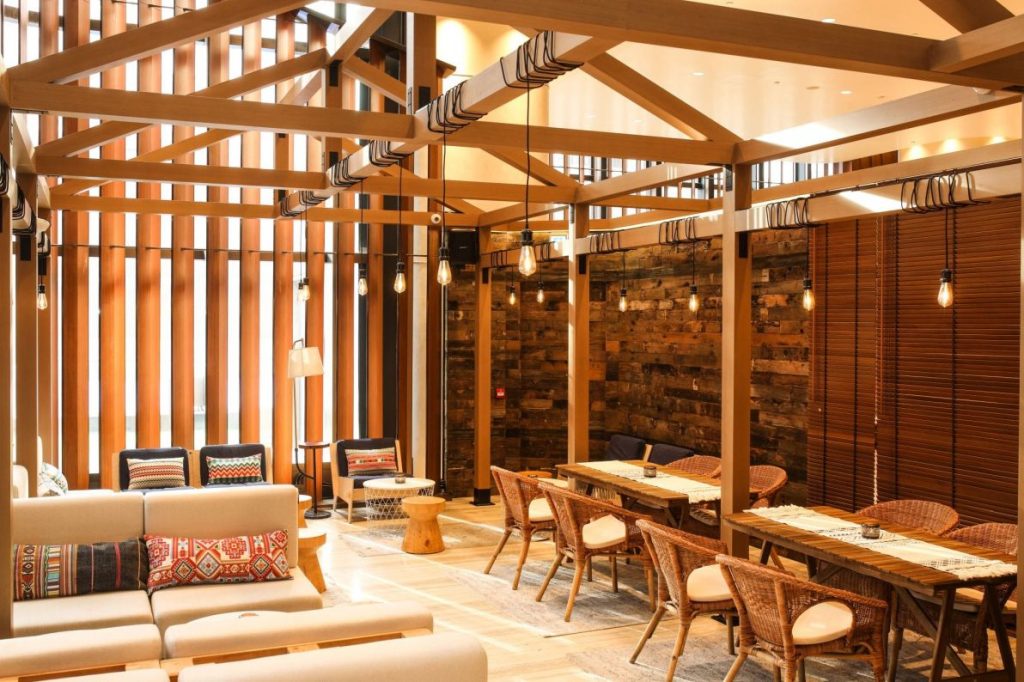 Make the most of the fleeting summer months with Hakuba, Hong Kong's first Japanese alpine-themed cocktail lounge and terrace. 