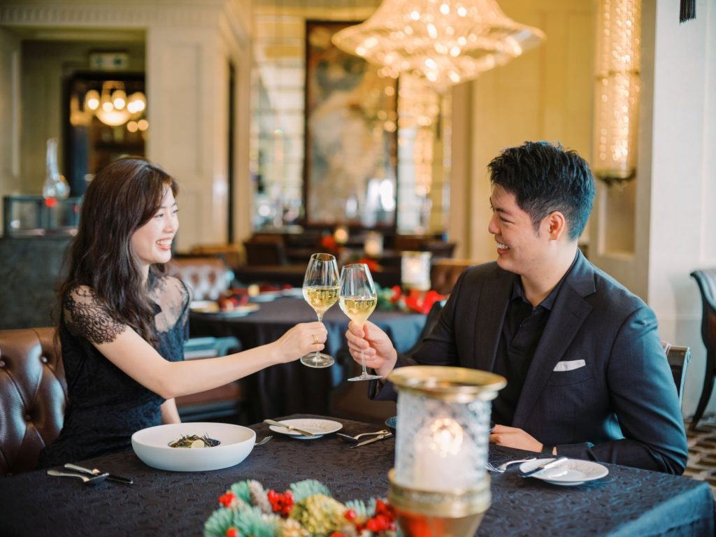 Four Seasons Hong Kong - Xmas is almost here which means it's time to make those crucial reservations for end-of-the-year revellery. These are Hong Kong's best Christmas dining experiences. Ho, Ho, Ho!