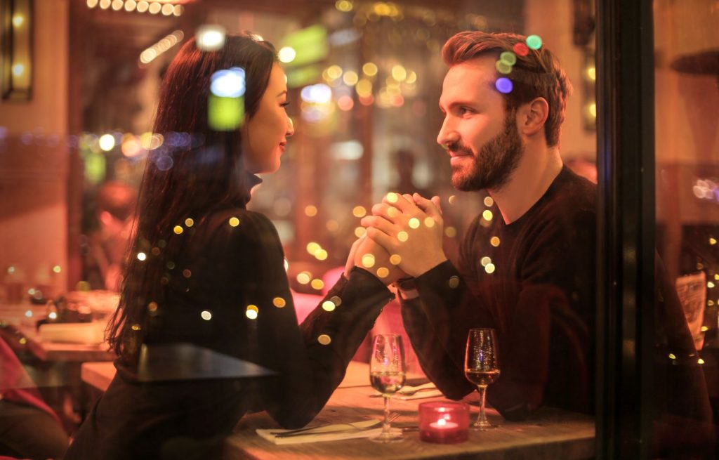 You think she is, but you're not sure and you don't want to make a dick of yourself? We've all been there but there are ways to know if she's into you or just trying to get the bartender's attention. 