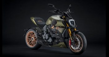 Two iconic Italian brands put their minds together to create the breathtaking Ducati Diavel 1260 Lamborghini motorbike.