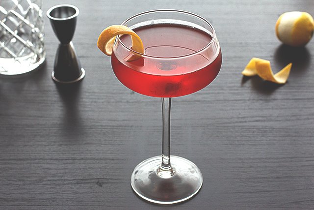 Prepare for festive season entertaining at home with these perfect wintertime classic cocktails. 