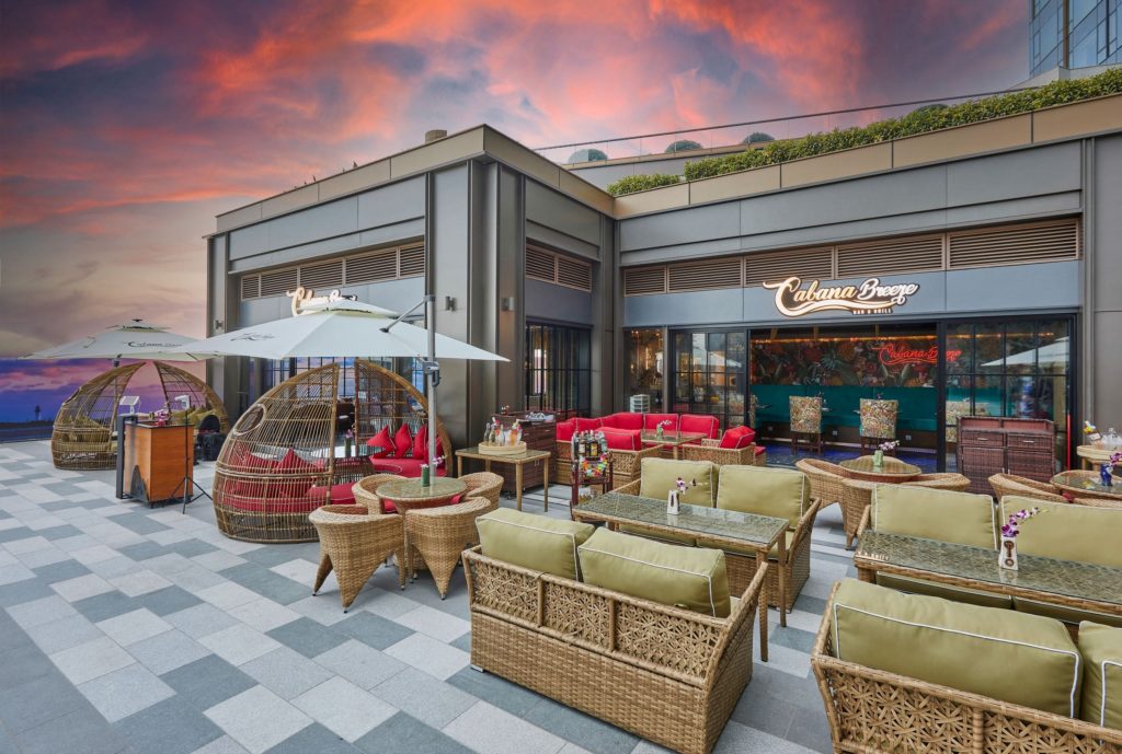 Catering to new inclinations towards alfresco dining, Cabana Breeze brings a laid-back yet elegant new vibe to Tung Chung's waterfront. 
