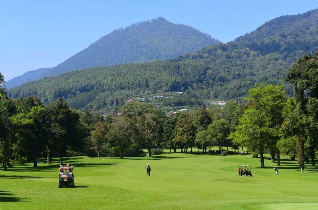 If you're looking for the ultimate tropical golfing experience, you can't go past mountain retreat Handara Golf & Resort Bali.