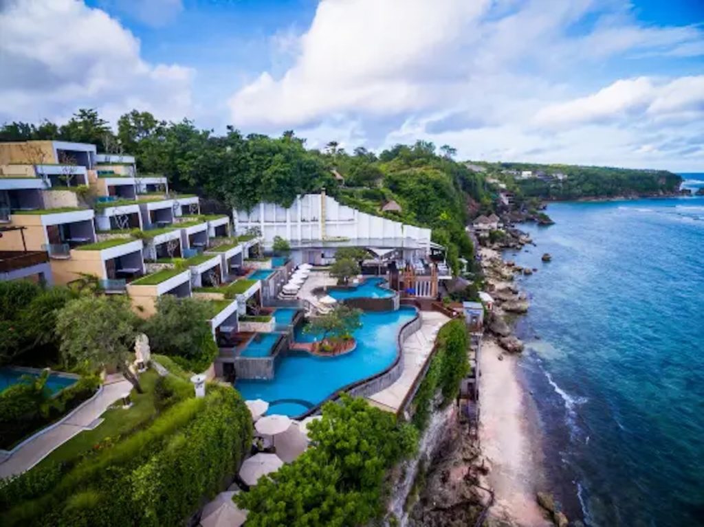 Anantara Uluwatu Resort Bali is one of the island's Grande Dame retreats, with slick, private guest rooms and epic sunset vistas. 