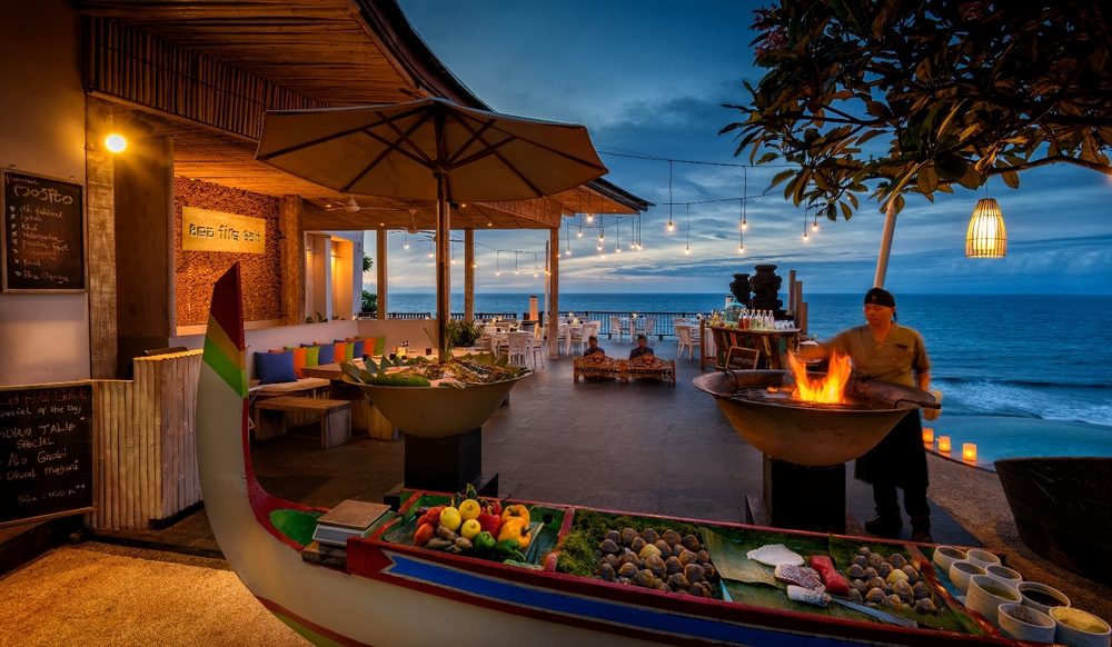 Anantara Uluwatu Resort Bali is one of the island's Grande Dame retreats, with slick, private guest rooms and epic sunset vistas. 