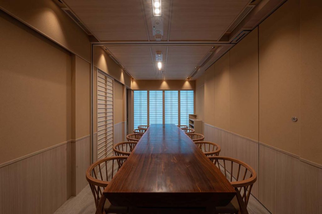 Bringing a modern take to Japanese kappa-style dining to Central Hong Kong, Nagamoto opens on On Lan Street. 
