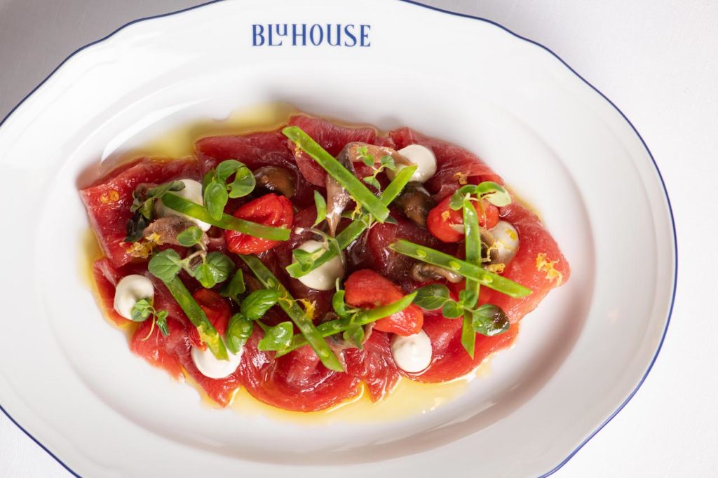 Following hot on the heels of the opening of BluHouse, the casual and multifaceted Italian restaurant, bar, café and deli, The Dining Room by BluHouse has now opened at Rosewood Hong Kong.