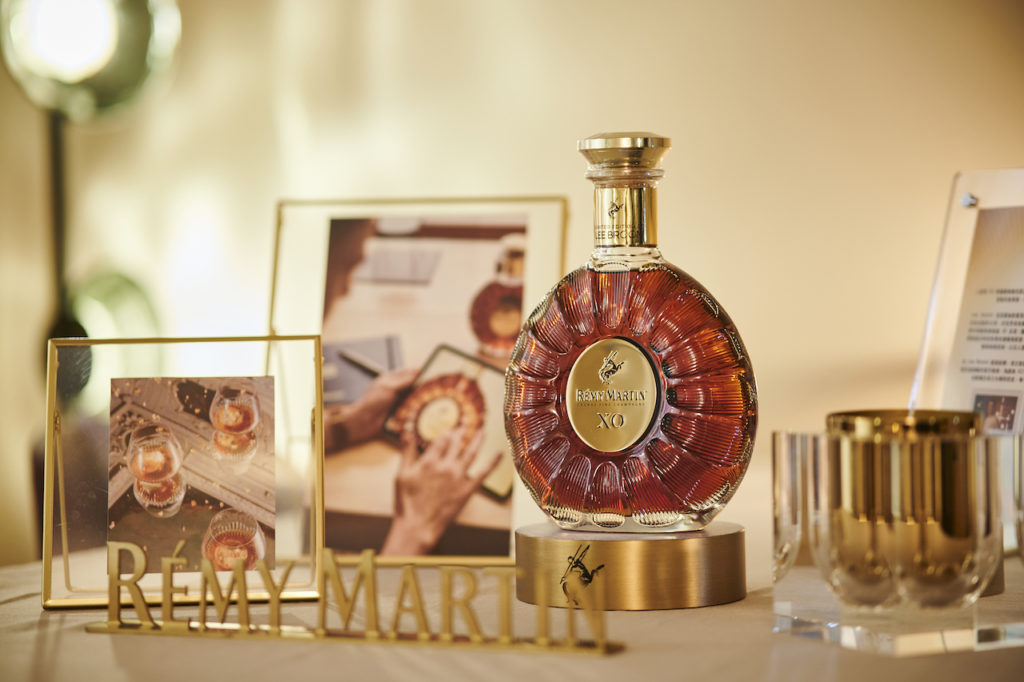 If you're a man who likes his cognac on the rocks, you're in for a treat with the arrival of a new interpretation of the Rémy Martin XO decanter.