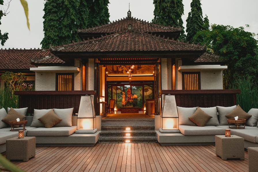As you prepare to travel again, spare a thought to where you might end up sipping your new found freedom with these five quirky hotel bars from across Southeast Asia. 