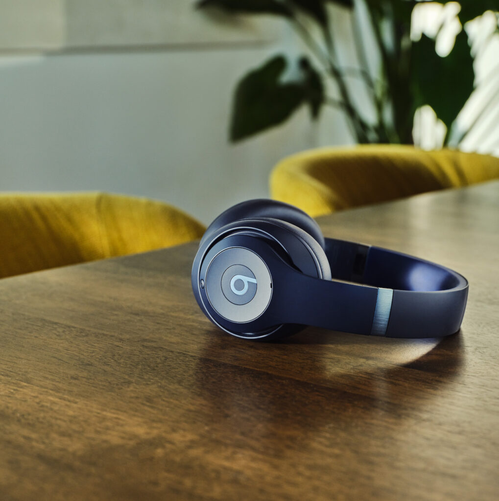 Designed in partnership with Samuel Ross the new Beats Studio Pro headphones are packed with new features. 