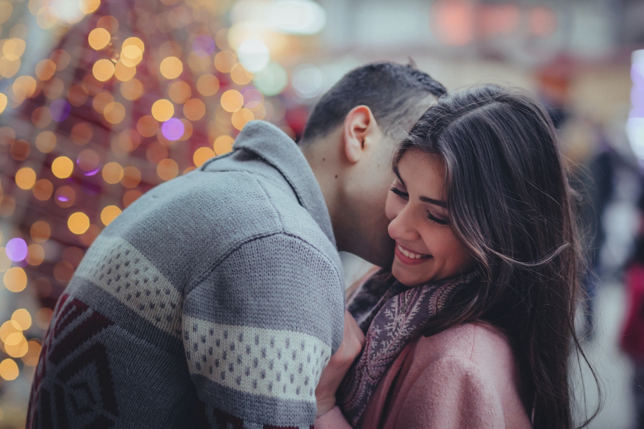 Being able to recognise the signs of attraction will not only give you confidence but will ensure you don't miss out on a potential amouric opportunity. Here's what to look out for.