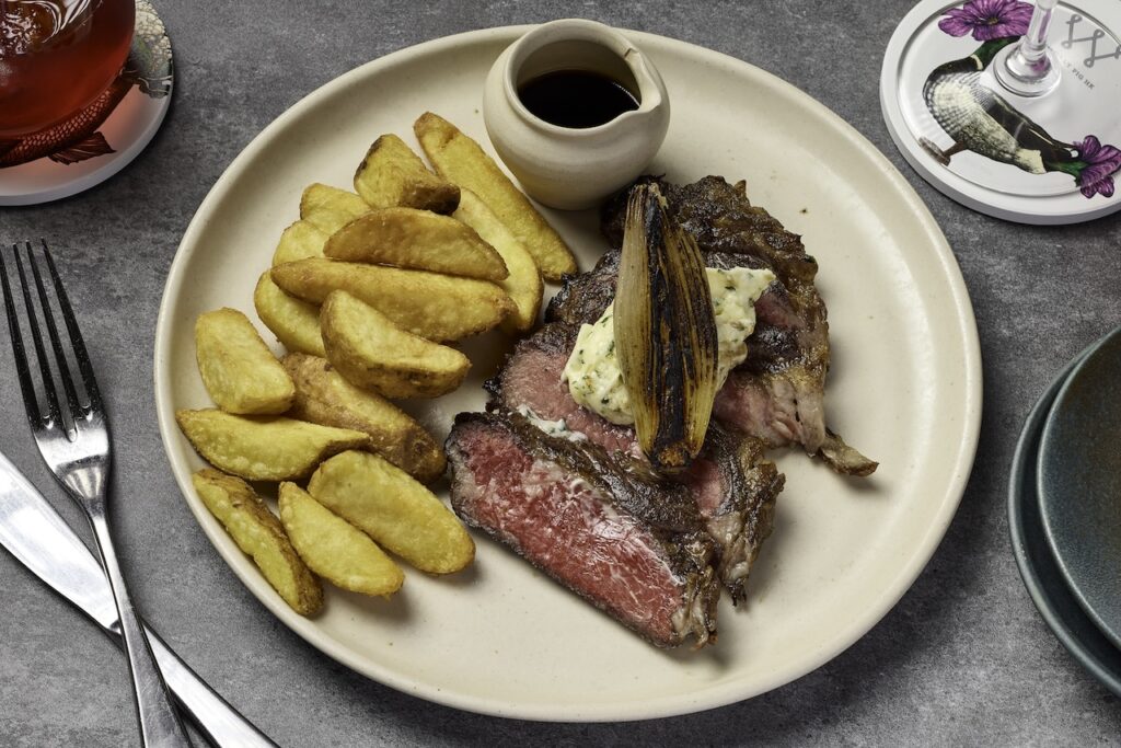 If you're looking for a manly bite that sates all your primal urges, it's tricky to pass up the simple but oh-so-effective steak frites, and now Hong Kong's District 8 Bistro takes the concept to the next level. 